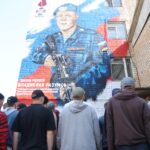 В Красноярске открыли мурал с изображением гвардии рядового Владислава Разумова