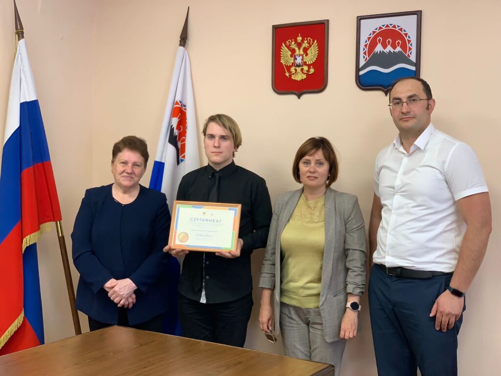 В Красноярске победители VI Национального чемпионата «Абилимпикс» получили сертификаты на дополнительное образование и приобретение технических средств реабилитации