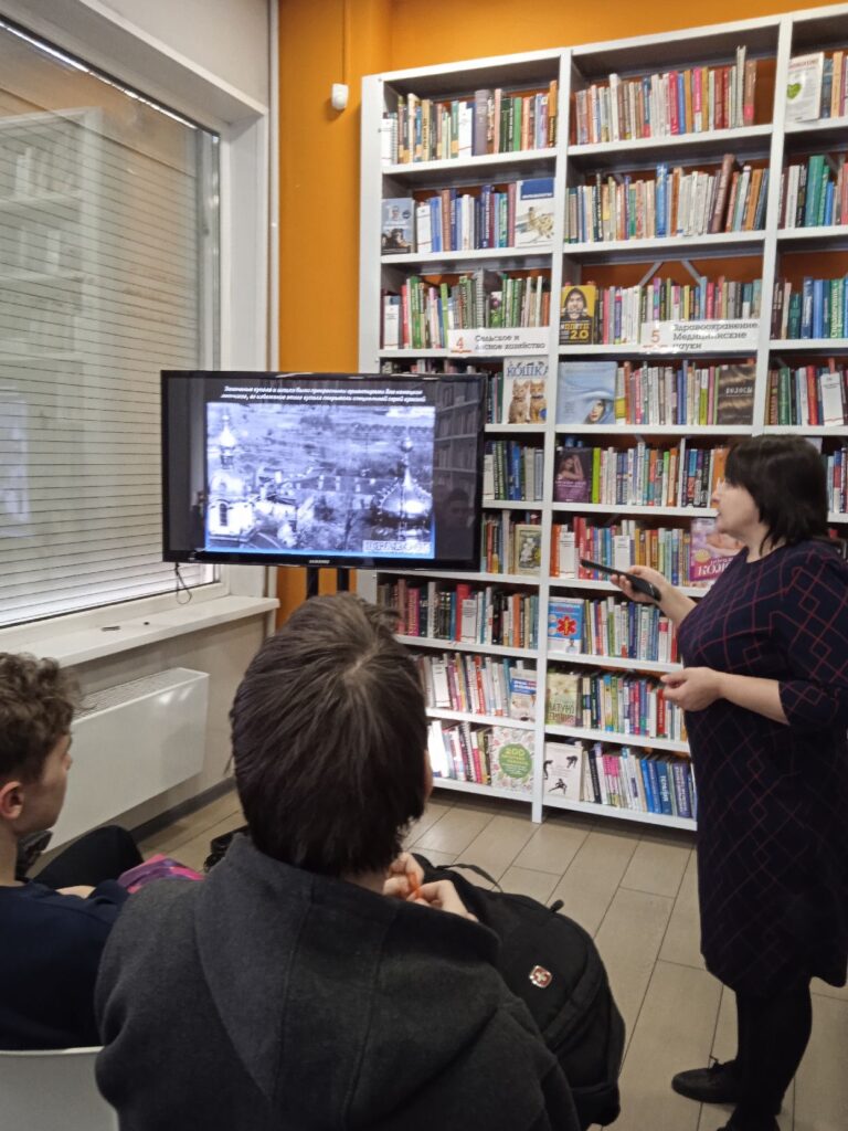 В Красноярской краевой молодежной библиотеке прошли два значимых мероприятия, посвященных 80-летию со дня полного освобождения Ленинграда от фашистской блокады