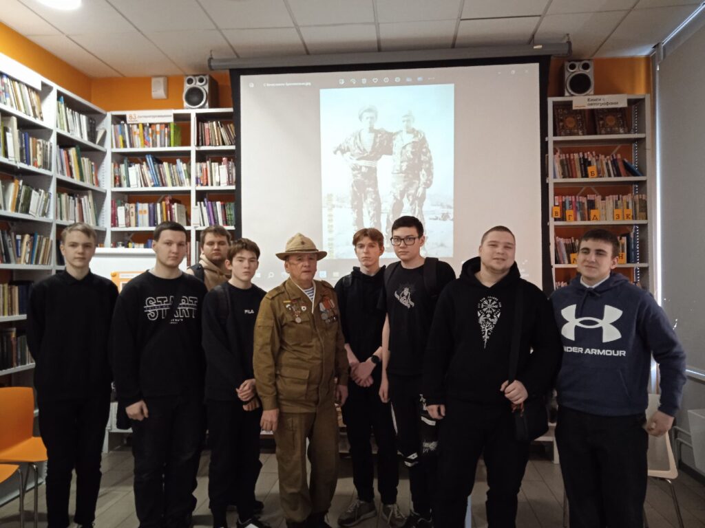 В Красноярской краевой молодежной библиотеке прошел урок мужества “Боль моя — Афганистан”